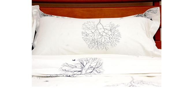 Détail du linge brodé signature