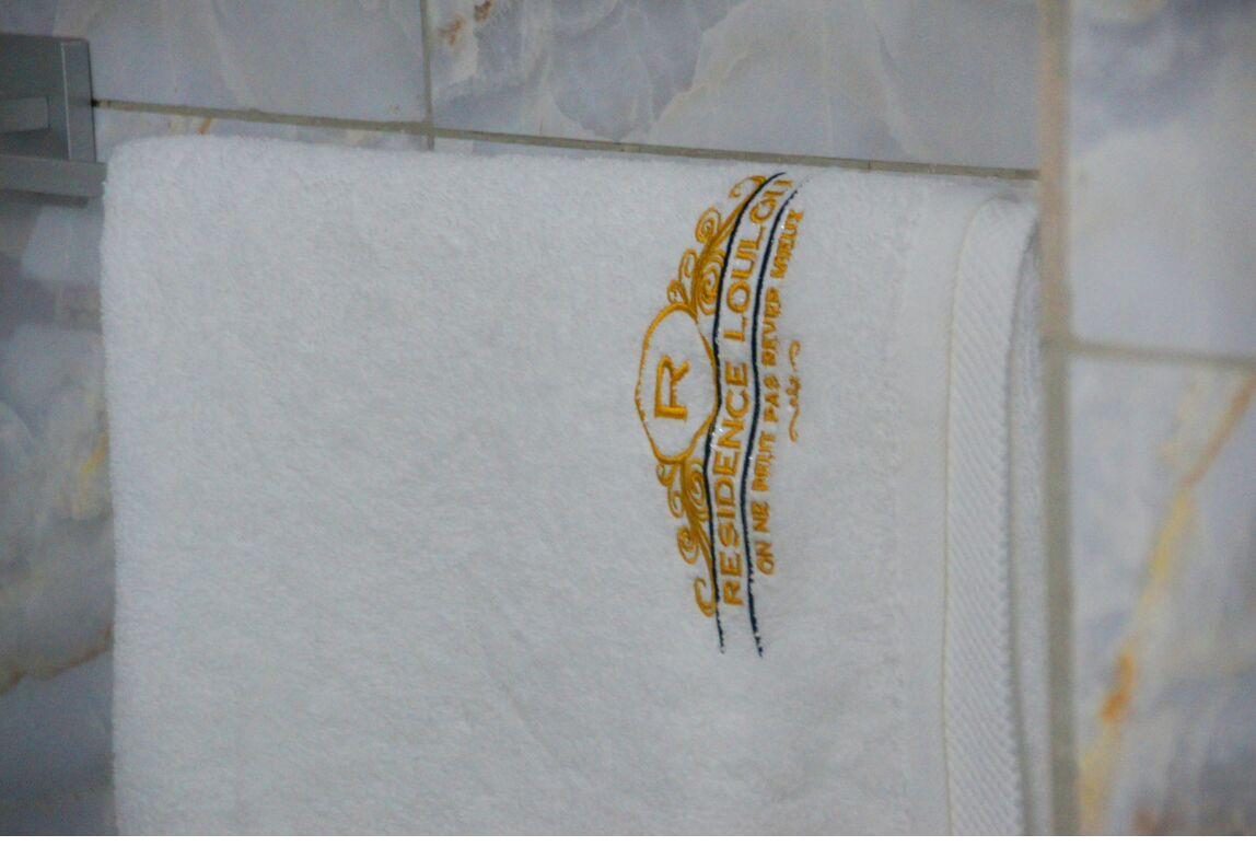 Serviette brodée Résidence Loulou